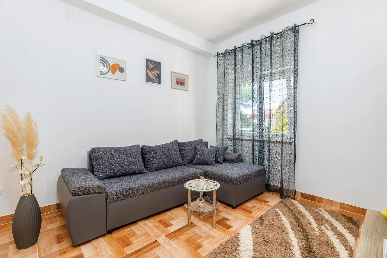 Apartment Apartman Mia Pula