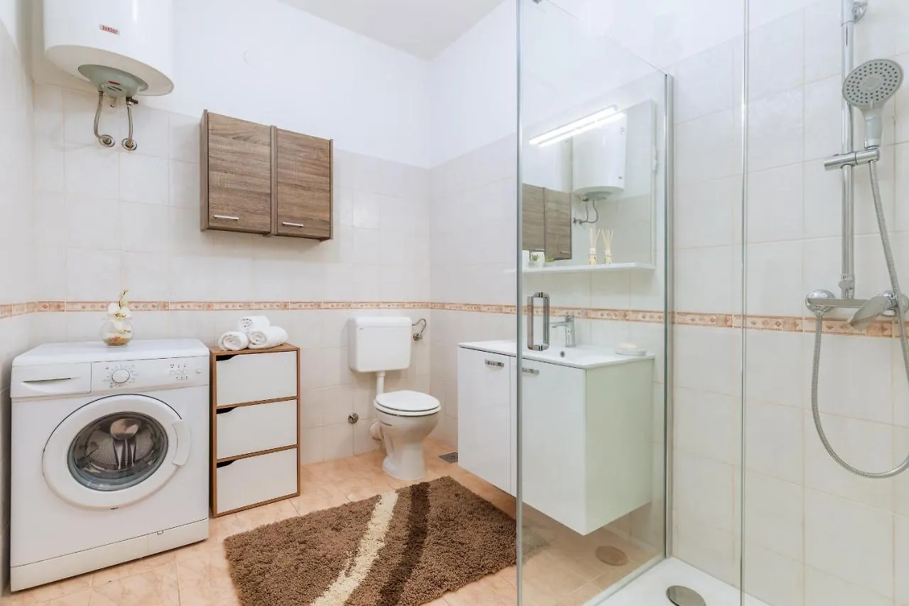 Apartment Apartman Mia Pula