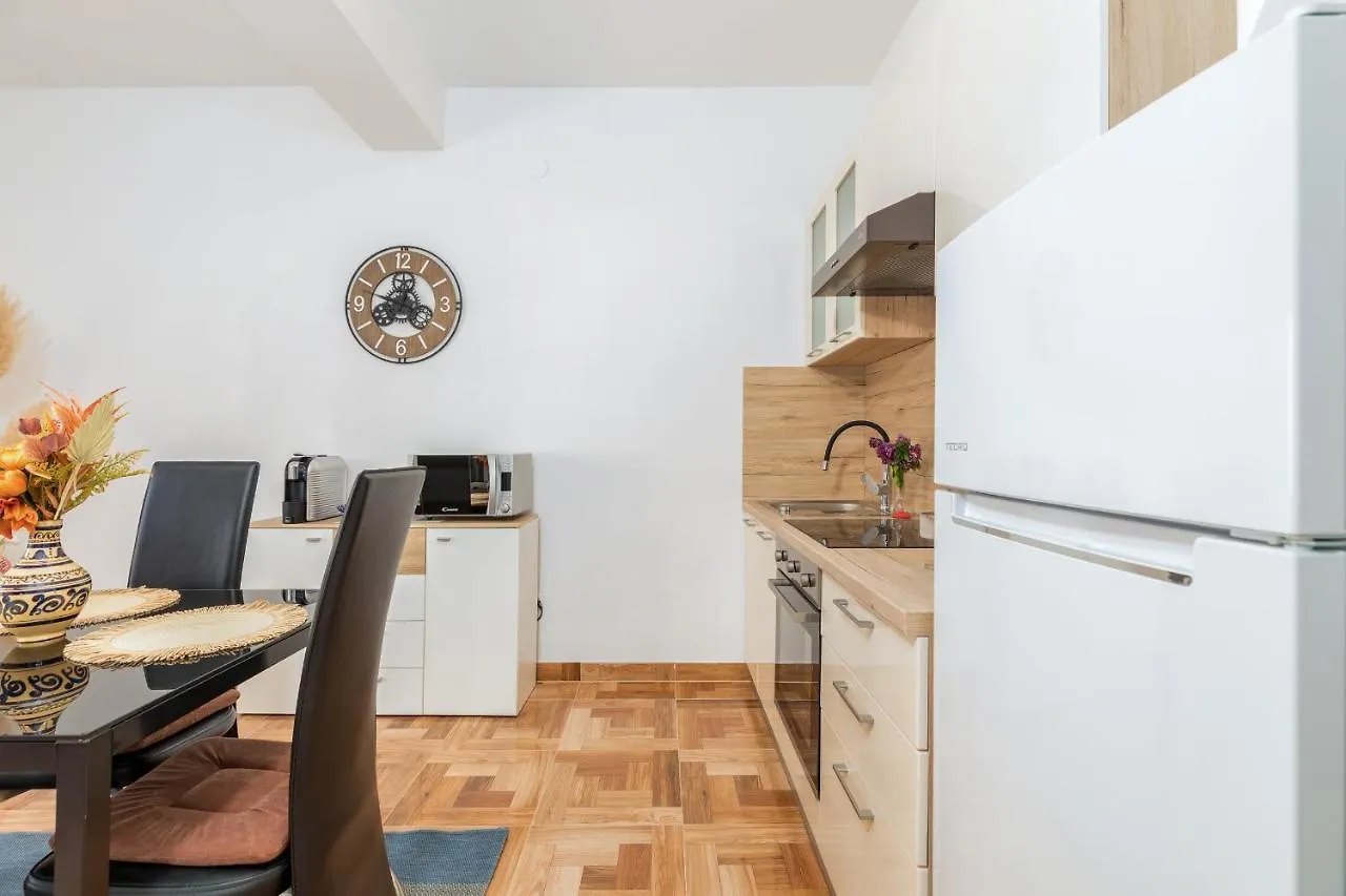 Apartment Apartman Mia Pula