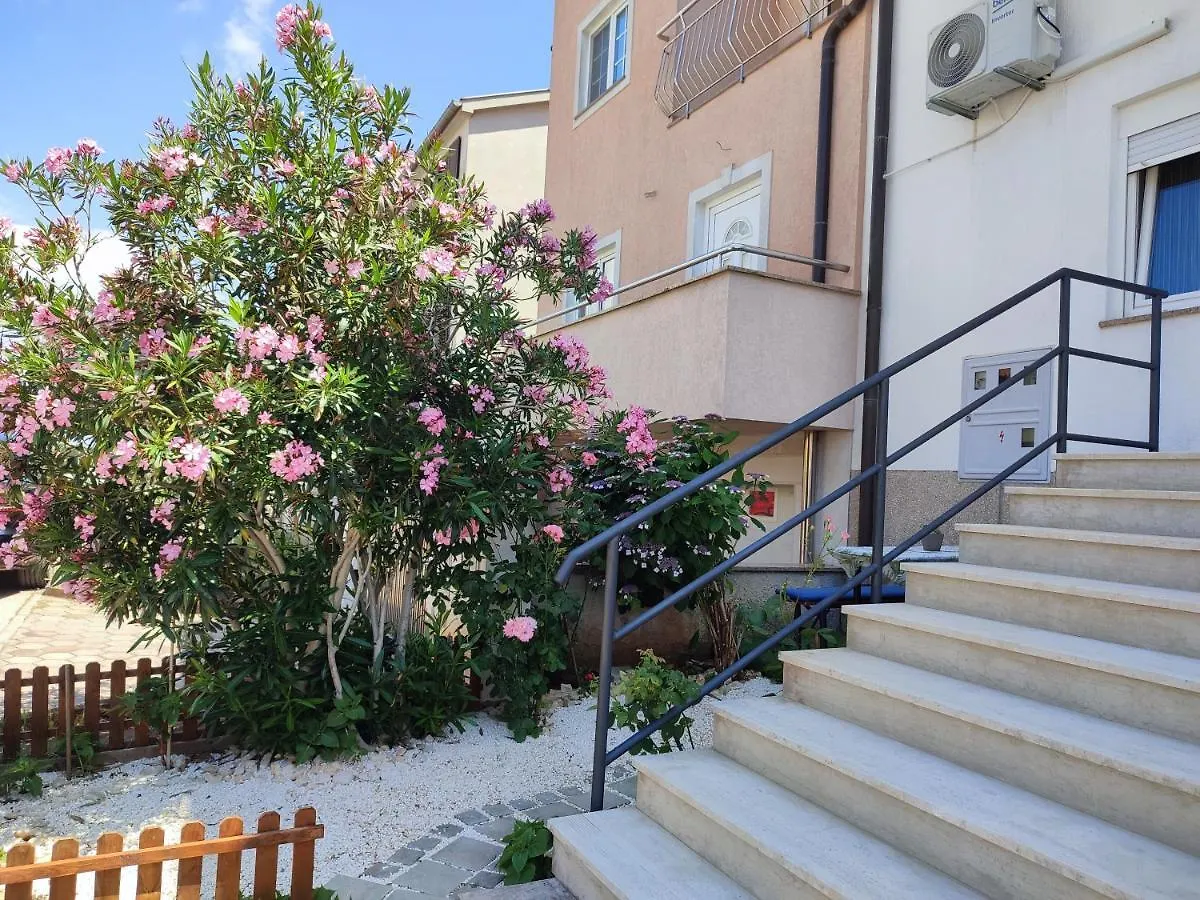 Apartment Apartman Mia Pula